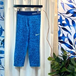 Youth Nike Pro Hypercool Capri Cropped Polyester & Spandex Athletic Legging L